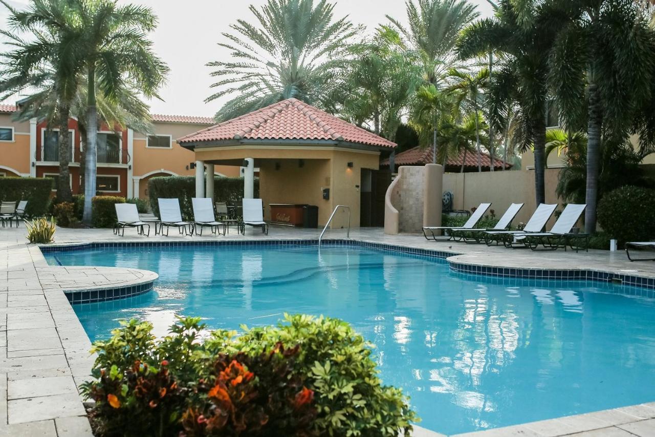 Gold Coast Luxury One Floor Apartment
