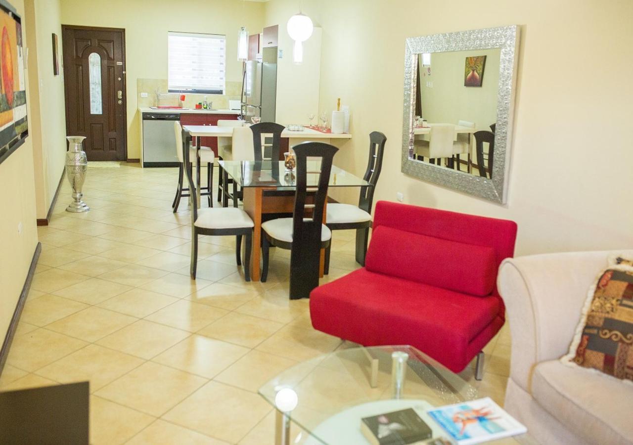 Gold Coast Luxury One Floor *