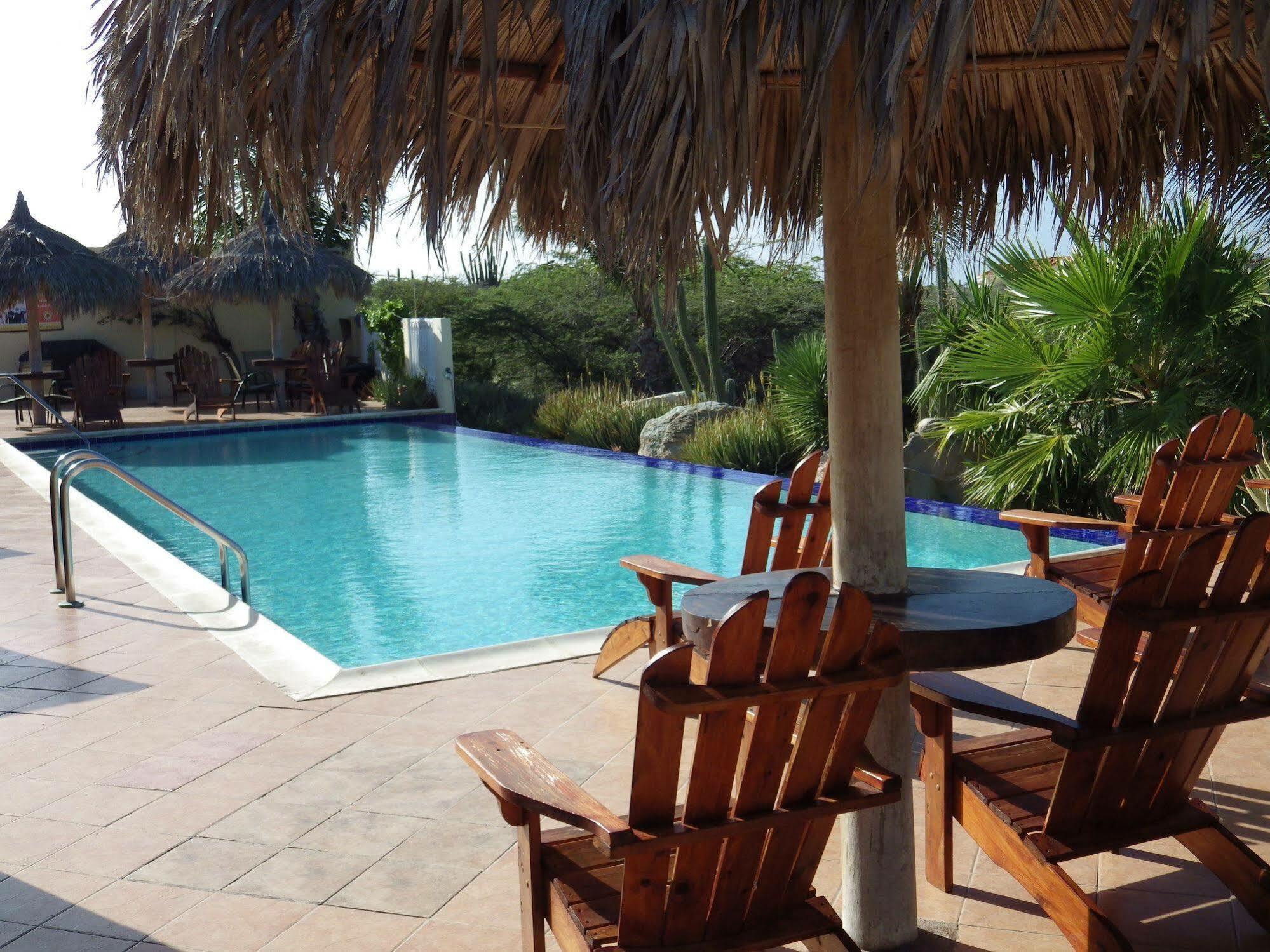 Aruba Cunucu 3* Palm Beach