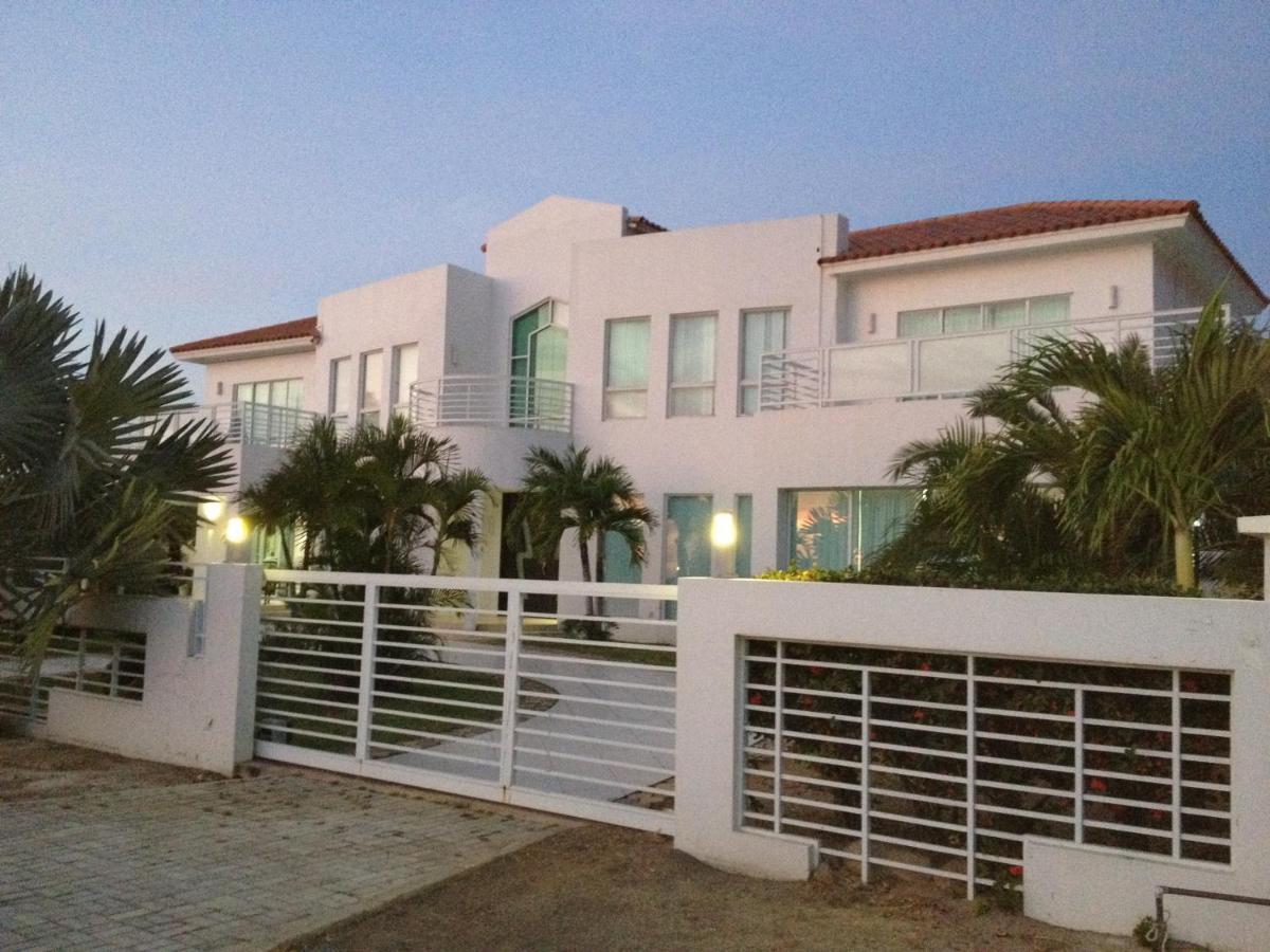 Boca Catalina Beachfront Apartment