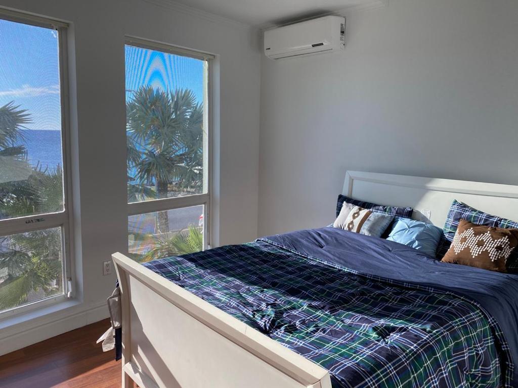 Boca Catalina Beachfront Apartment Palm Beach