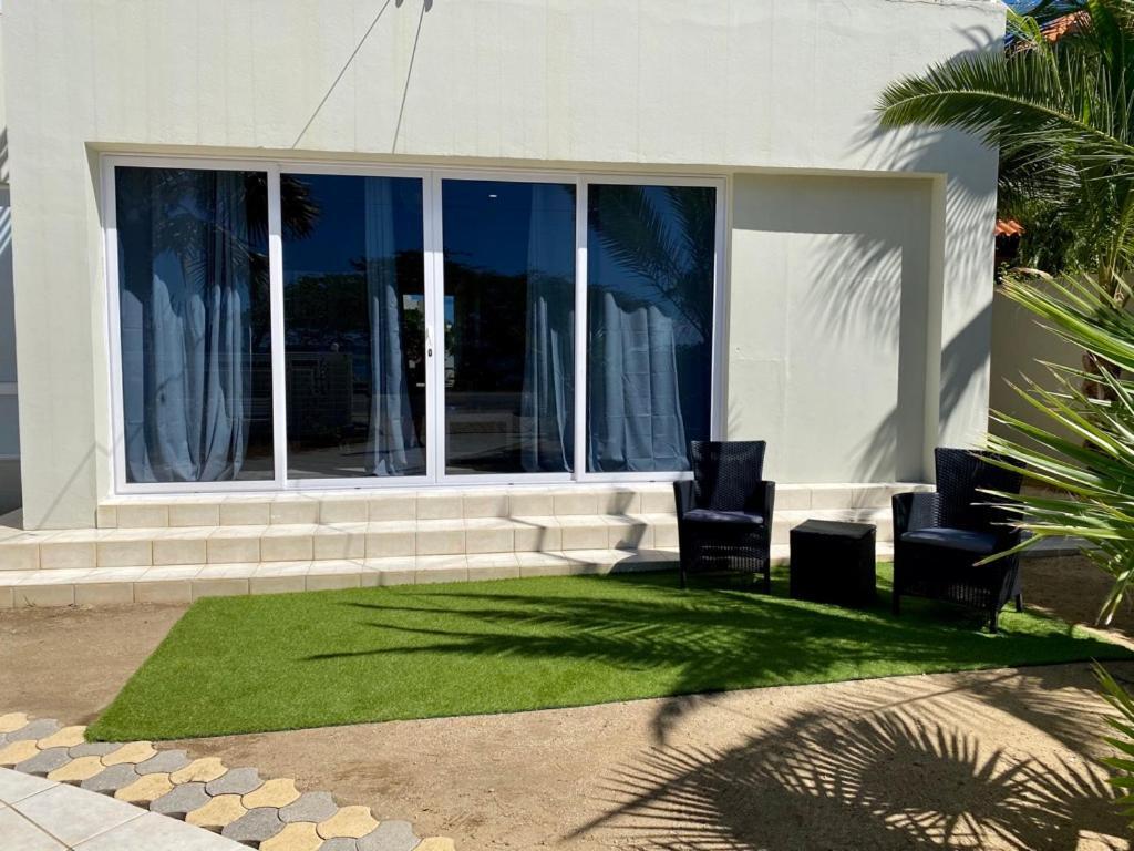 Boca Catalina Beachfront Apartment