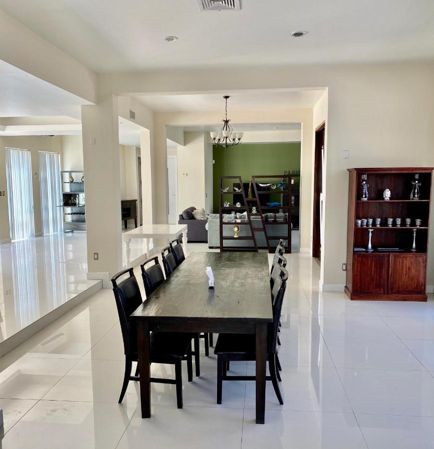 Boca Catalina Beachfront Apartment *