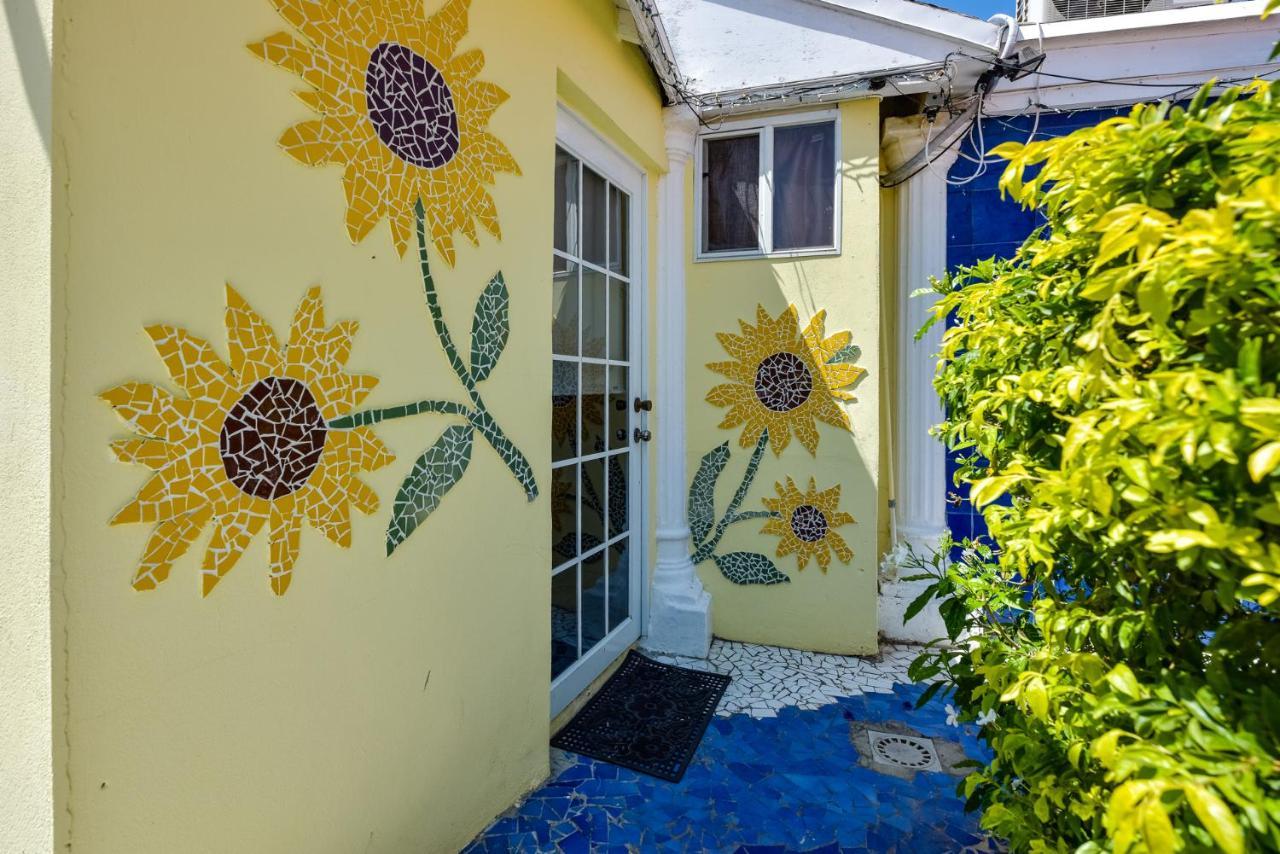 Sunflower Apartment *