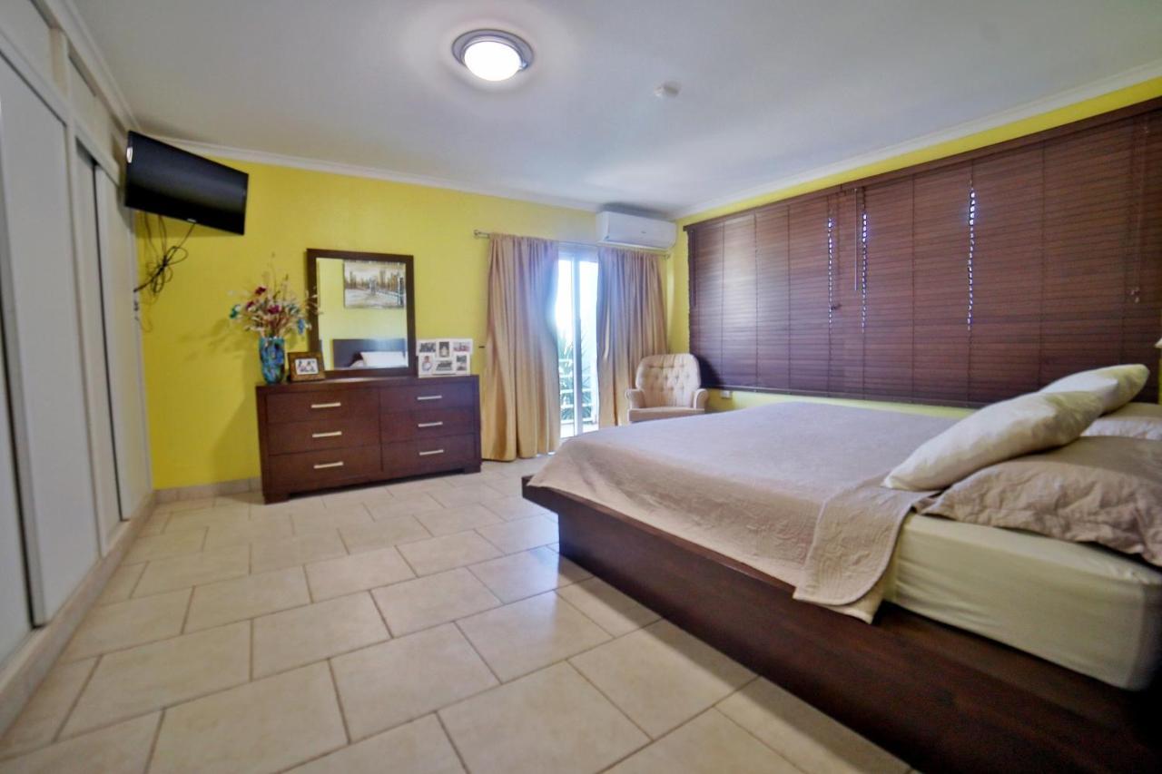 Villa Malmok Ocean Front *