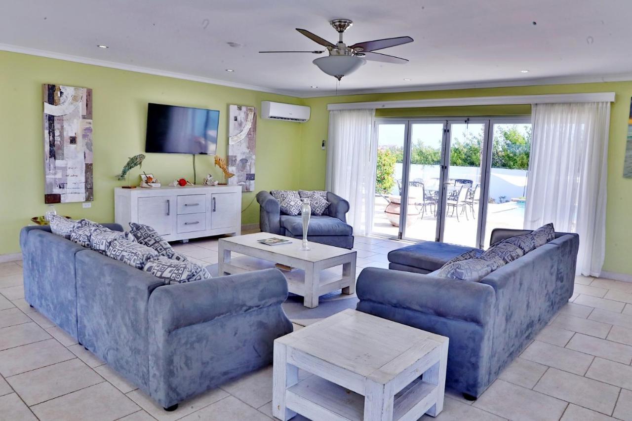 Malmok Ocean Front *