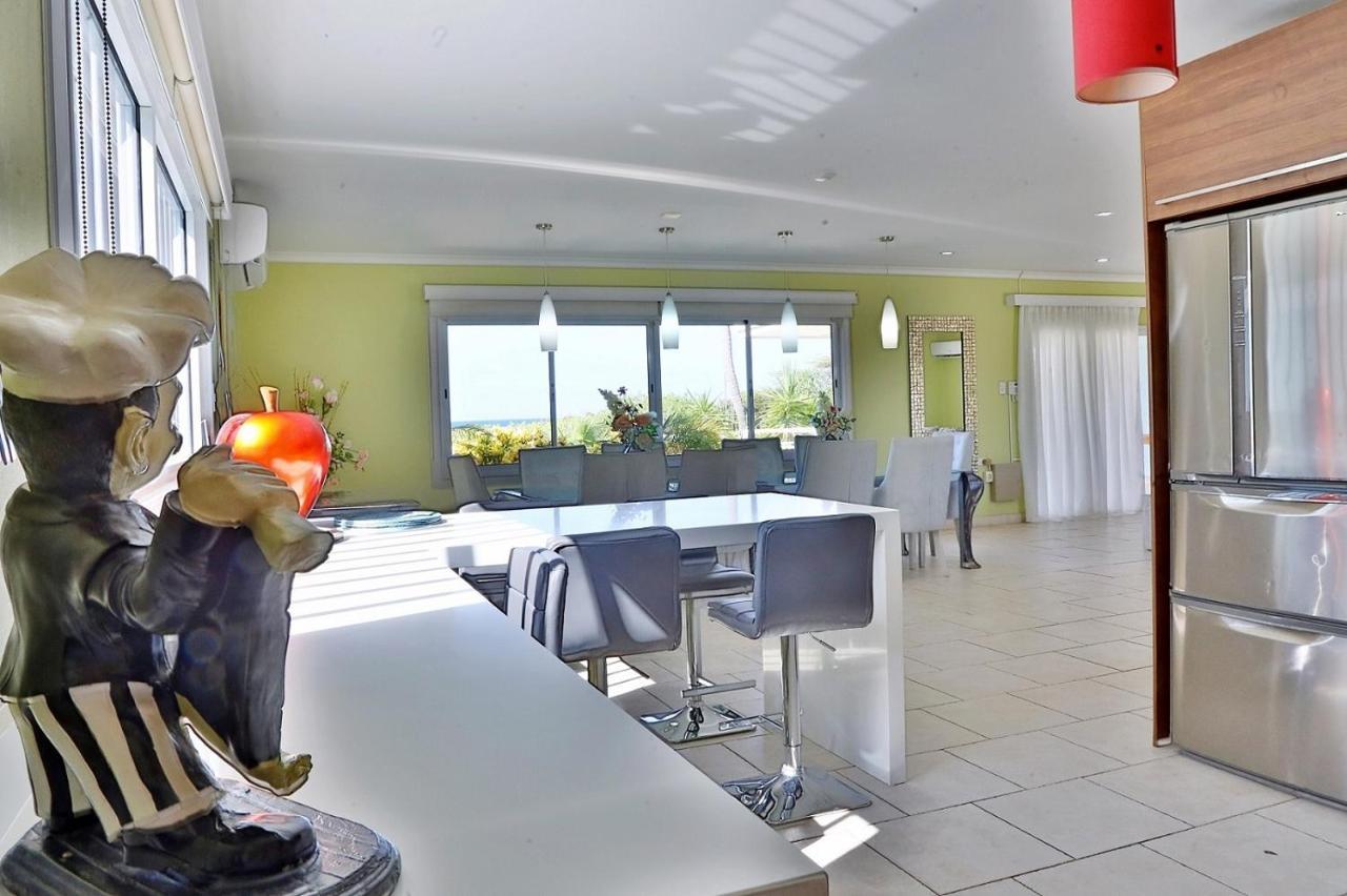 Malmok Ocean Front Villa