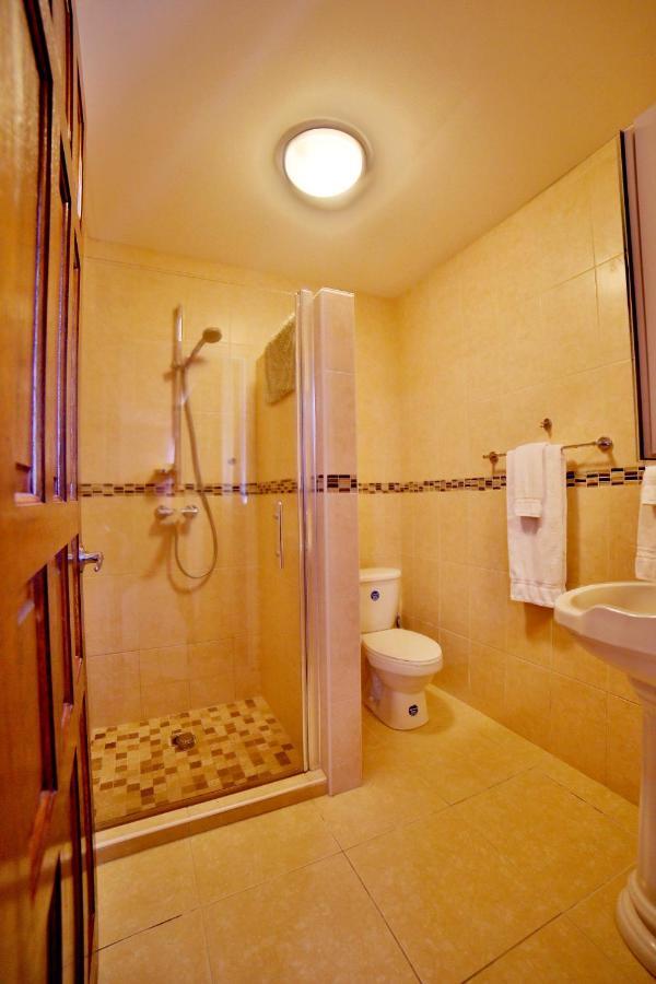 Malmok Ocean Front Villa