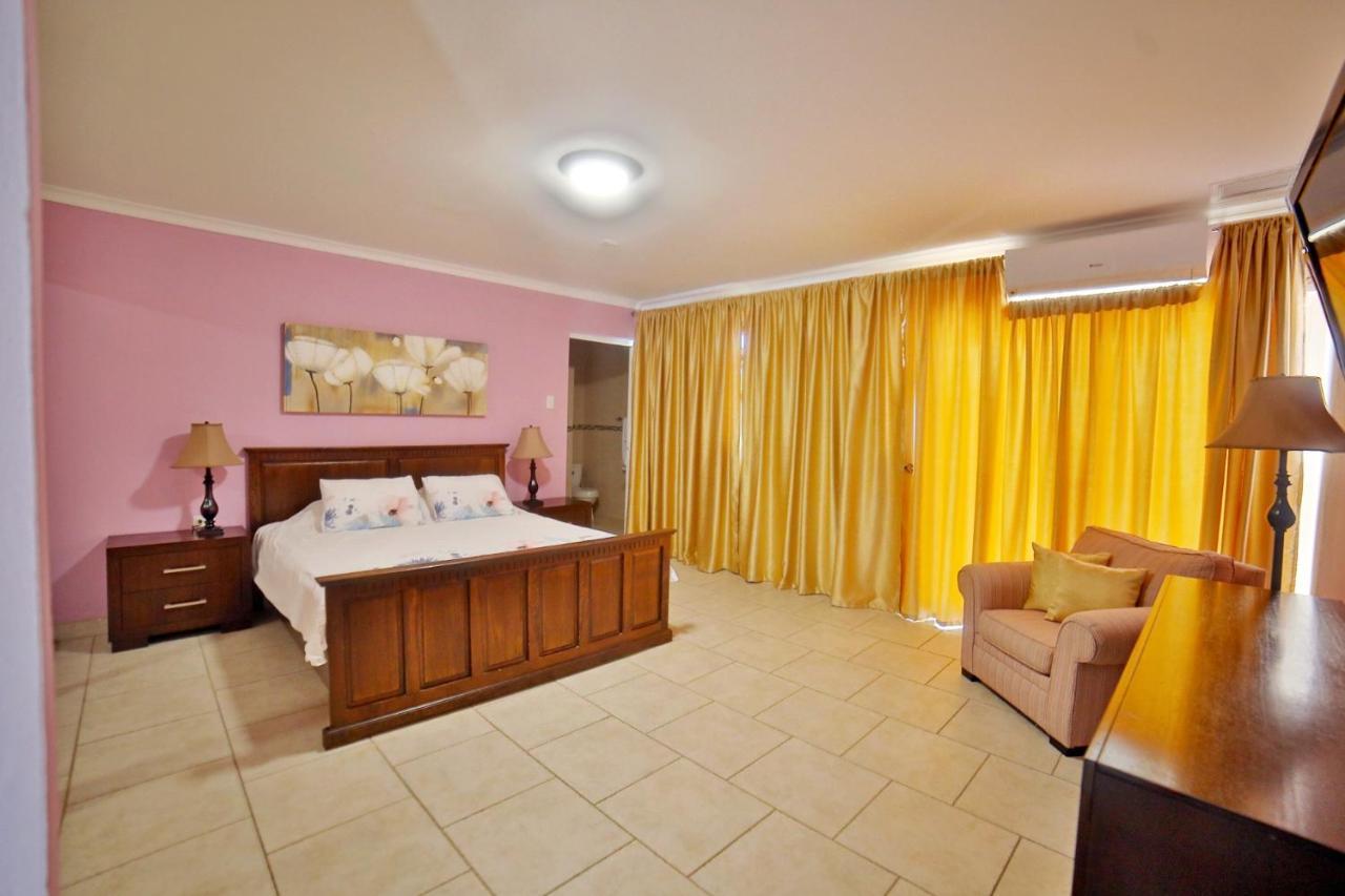 Villa Malmok Ocean Front Palm Beach