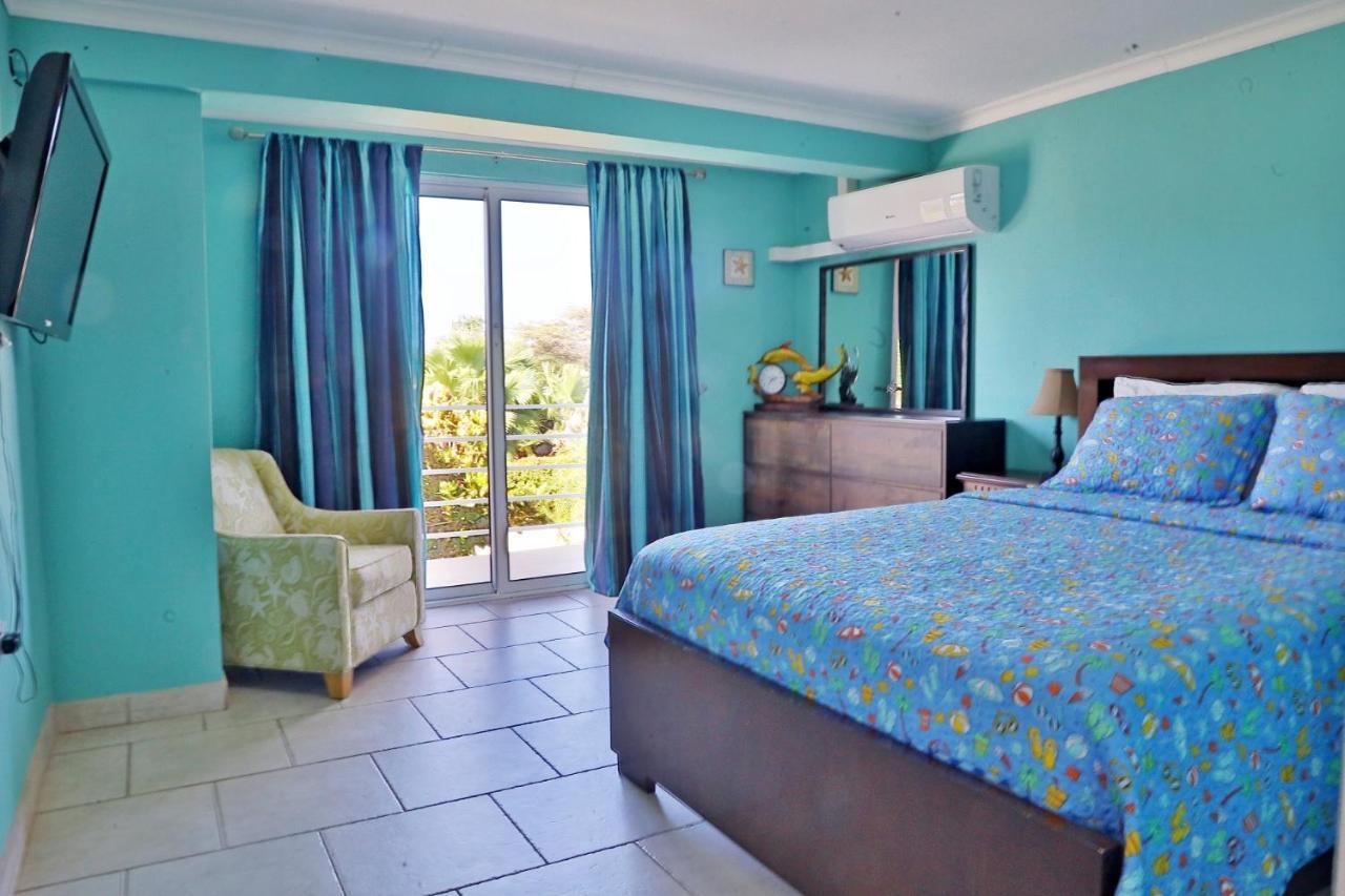 Malmok Ocean Front Palm Beach