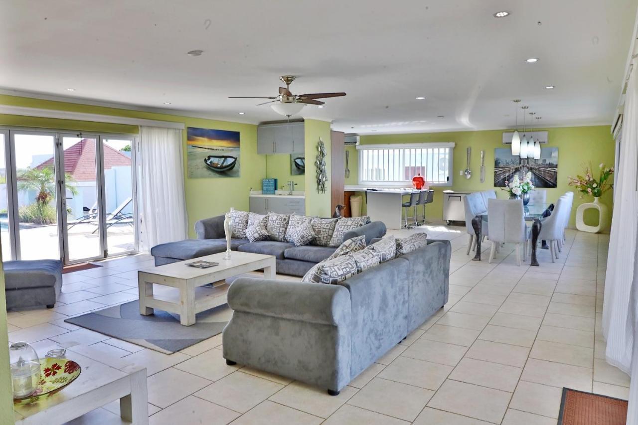 Malmok Ocean Front Villa