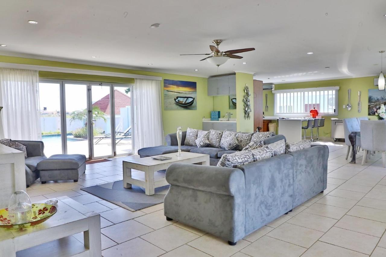 Malmok Ocean Front Villa *