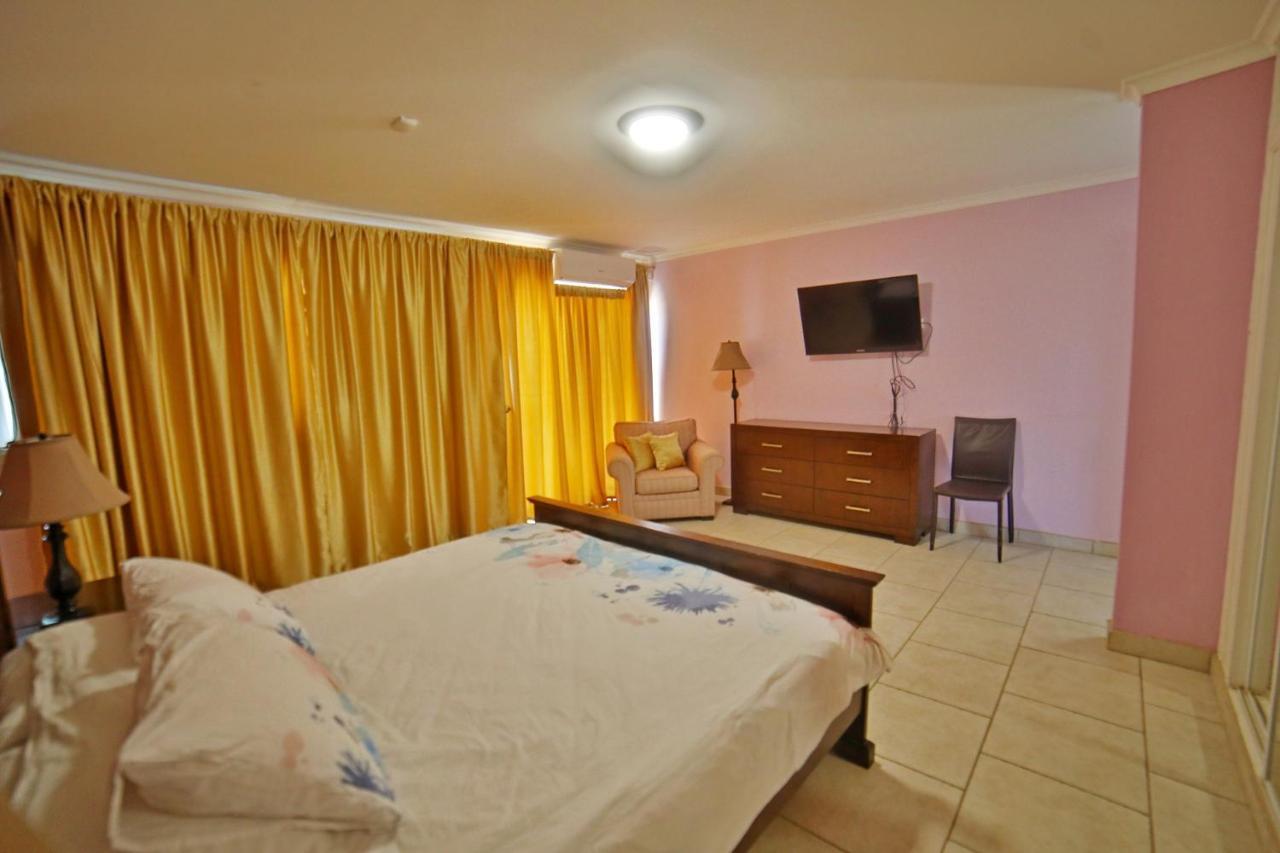 Villa Malmok Ocean Front Palm Beach