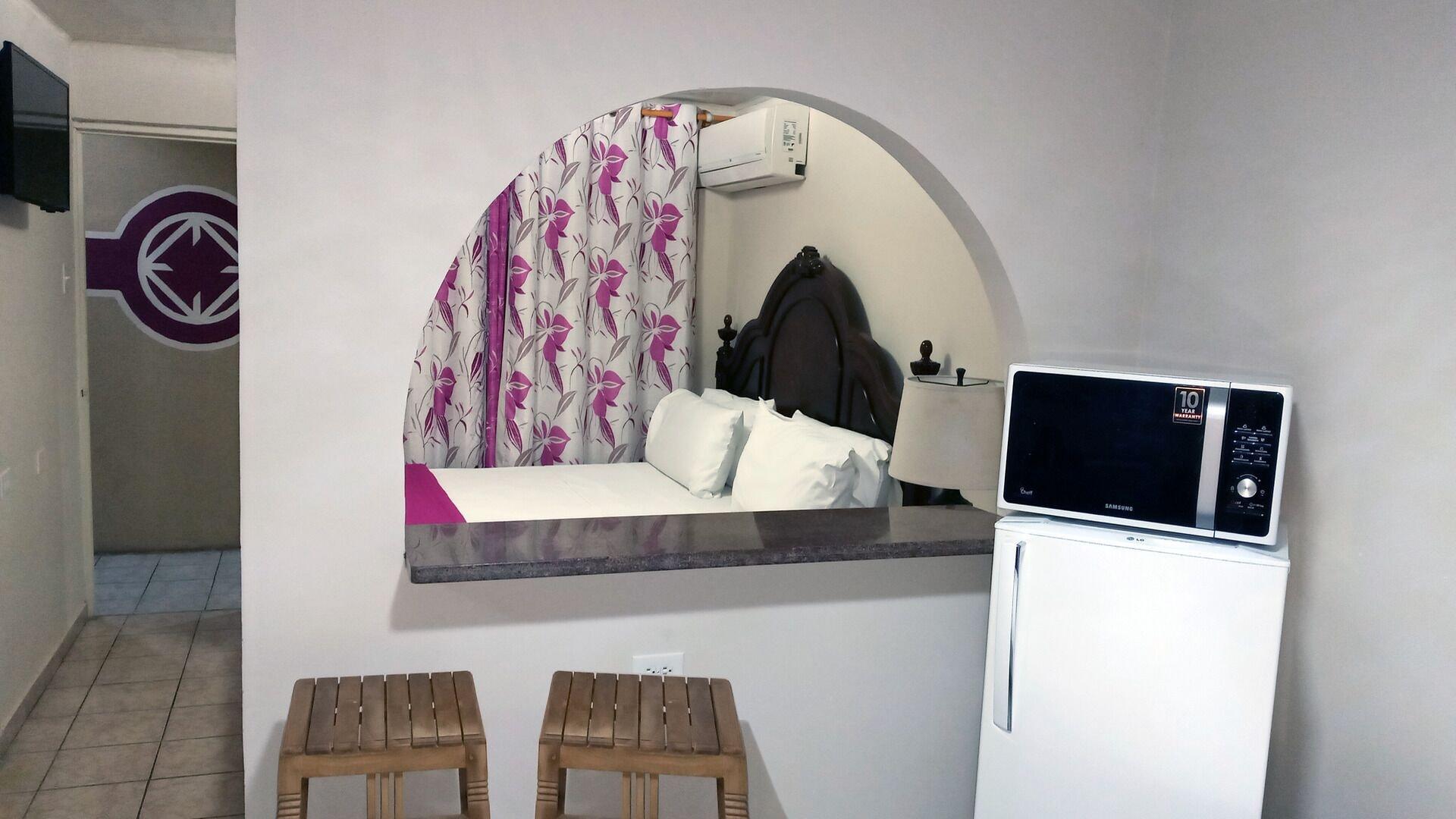 Hotel California Aruba 2*