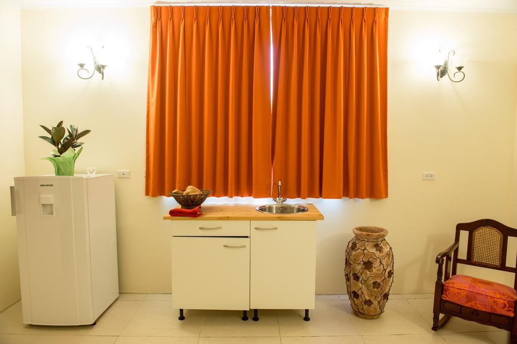 Bed & Breakfast Hidden Eden Aruba Bed And Breakfast Oranjestad