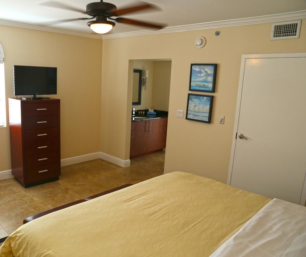 Tropical Digs 4*