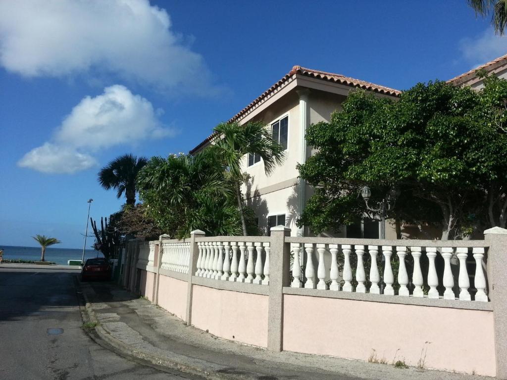 Le Chateau Ocean Aparthotel