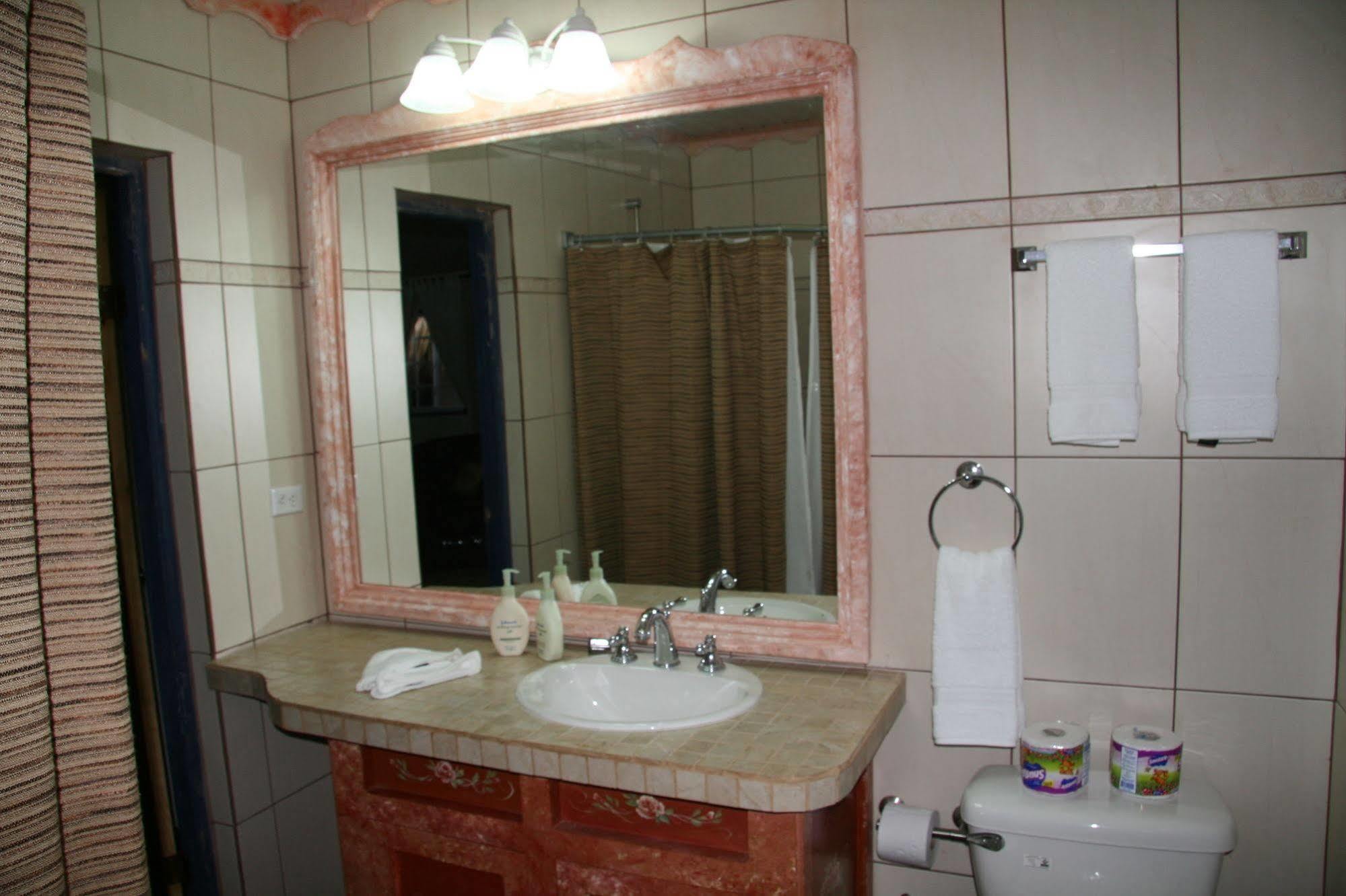 Club Arias Bed & Breakfast Savaneta