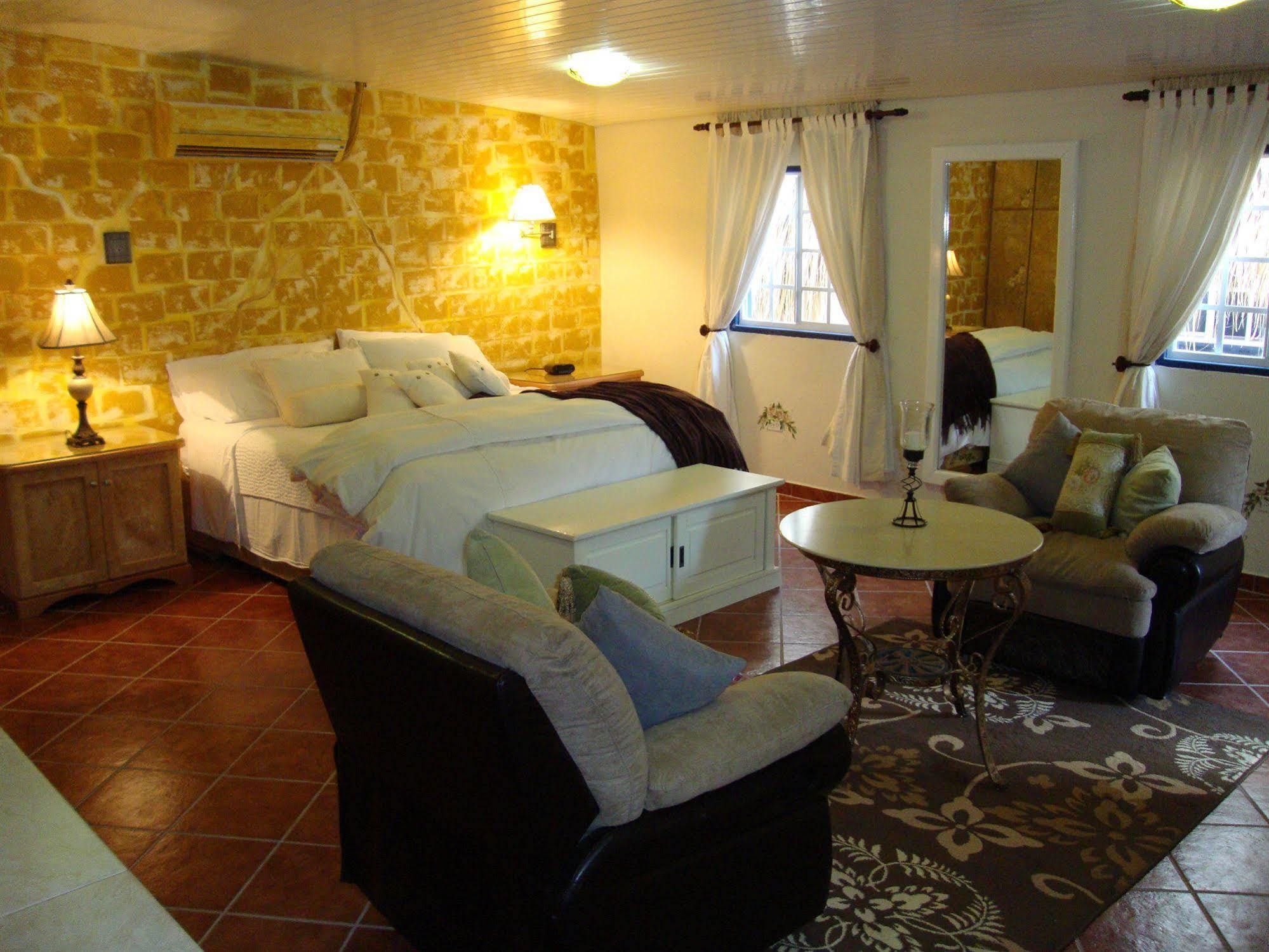 Club Arias Bed & Breakfast 4*