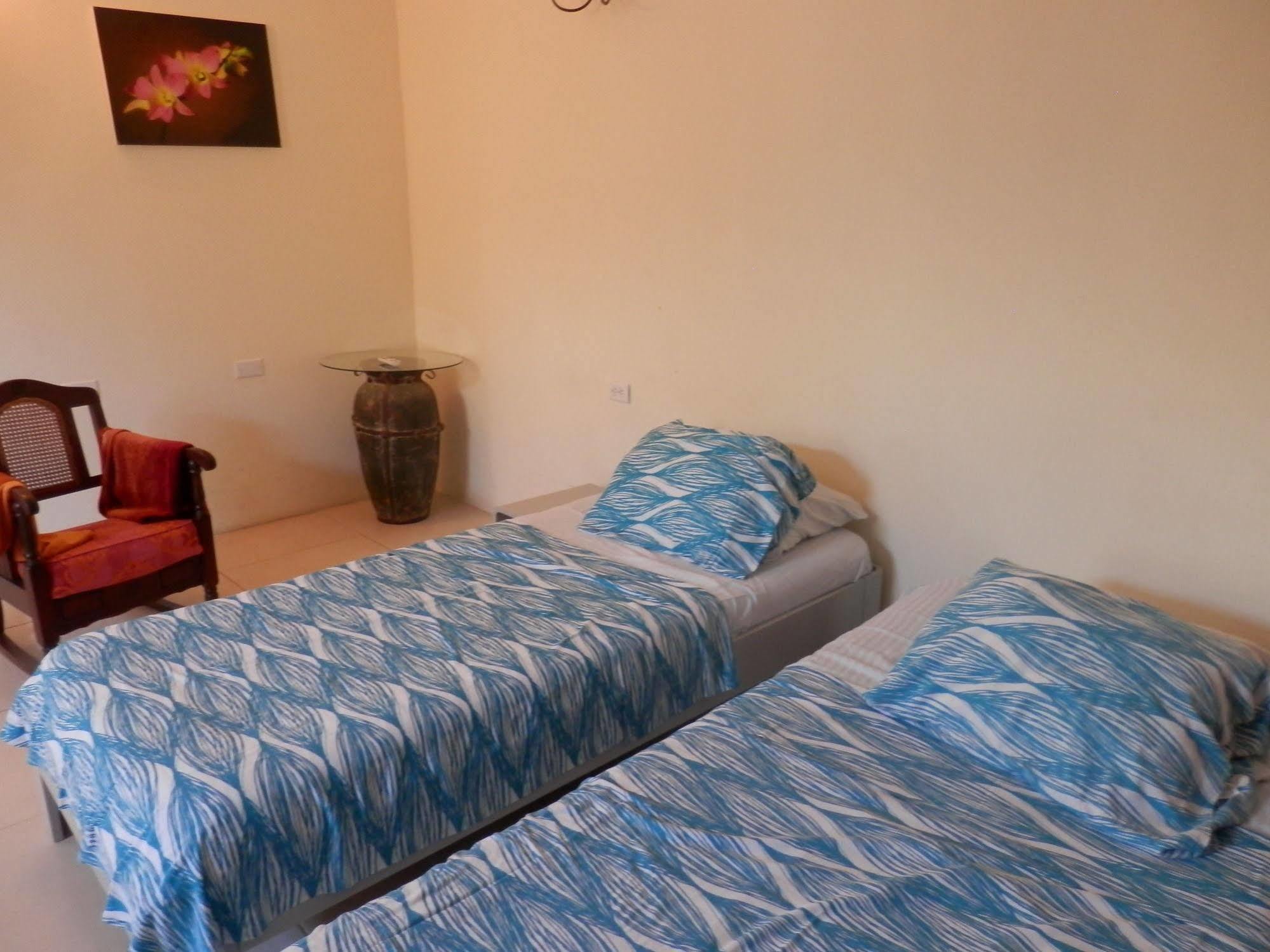 Bed & Breakfast Hidden Eden Aruba Bed And Breakfast