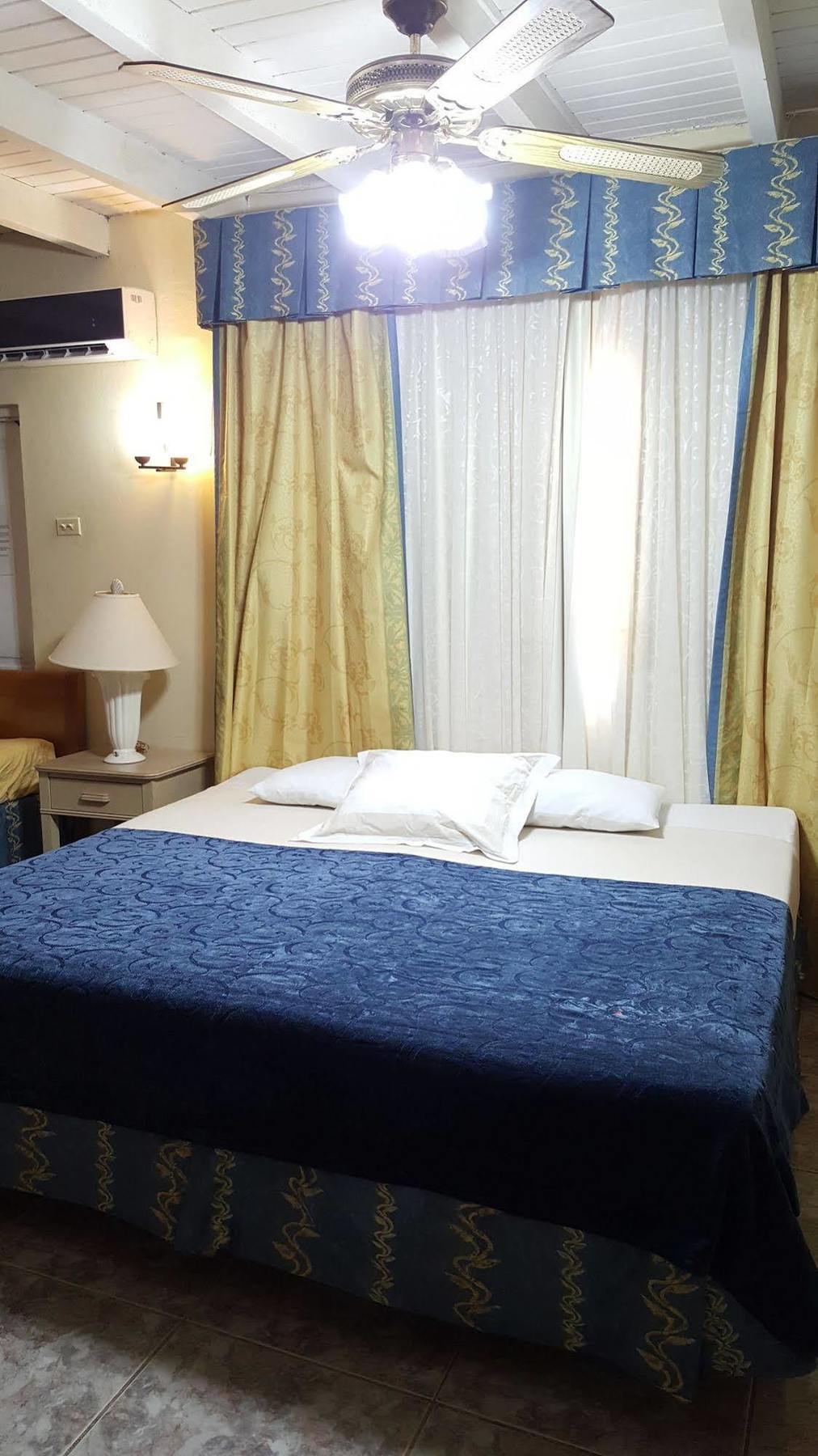 Hotel Sandra Tours 3*