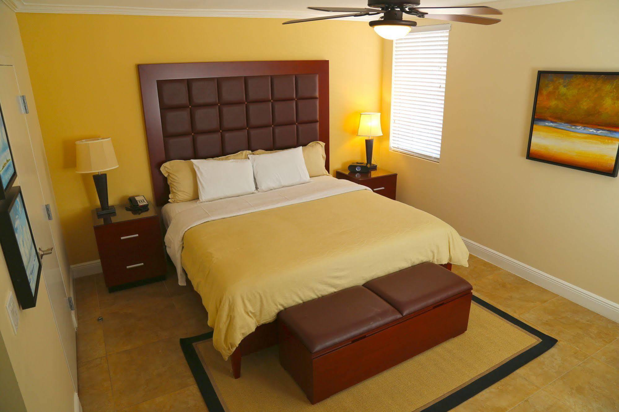 Tropical Digs Aparthotel 4*