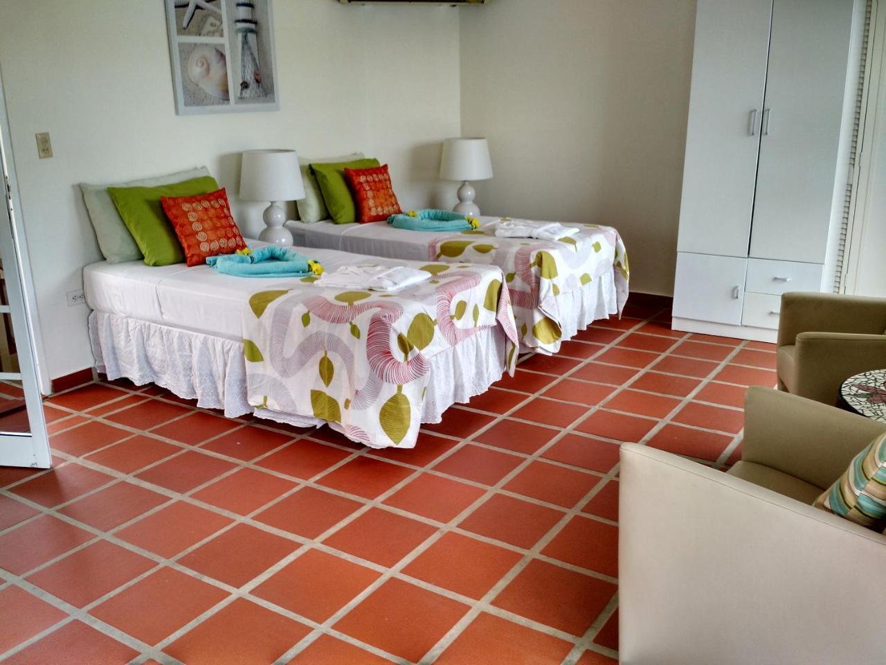Hotel Karibu Aruba 4*