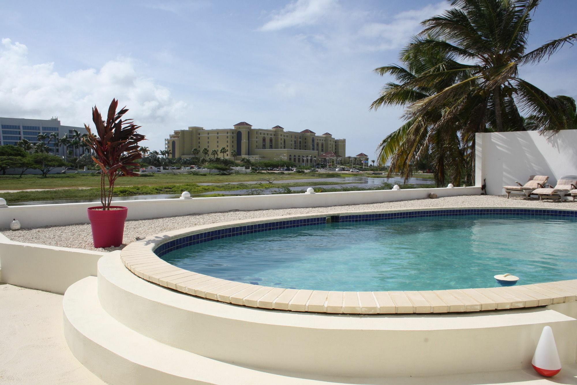 Karibu Aruba Hotel