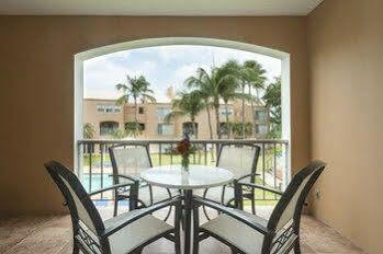 - Divi Dutch Village Resort 4*