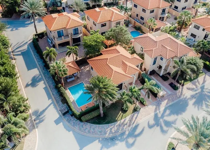 Gold Coast Elegance With Private Pool
