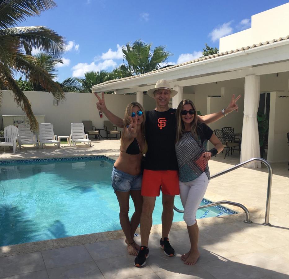 Yoyita Aruba Palm Beach