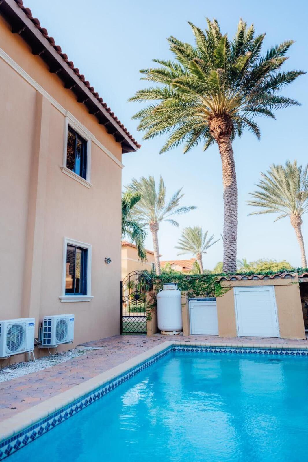 Gold Coast Elegance With Private Pool *