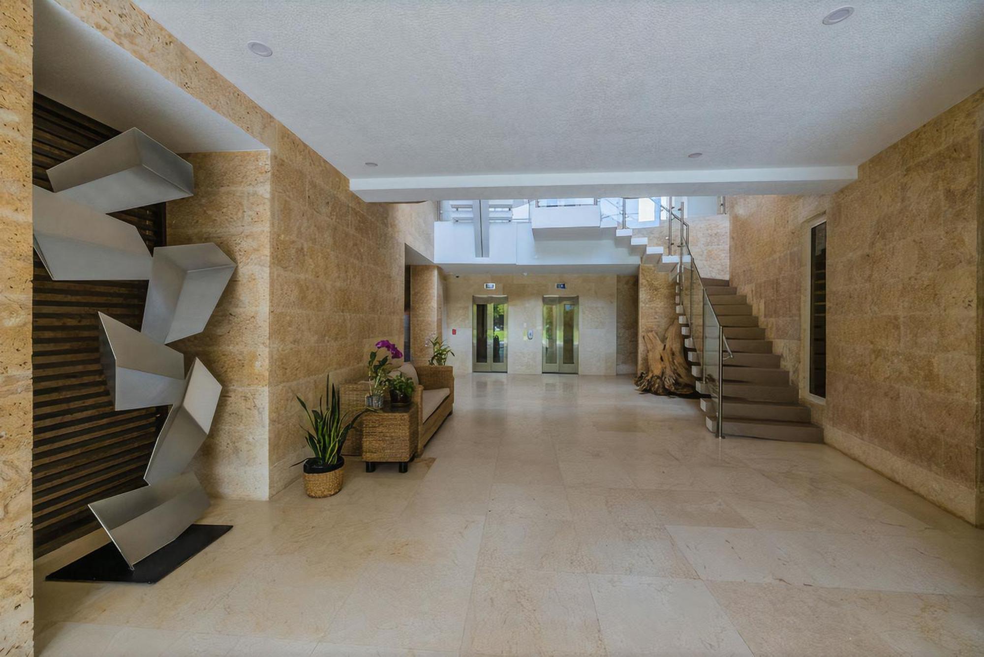 Coral 15: Oceanfront Penthouse With Private Pool And Theater Oranjestad