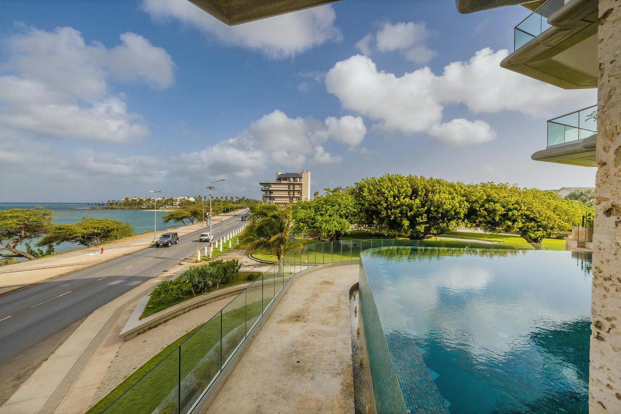Coral 15: Oceanfront Penthouse With Private Pool And Theater * Oranjestad