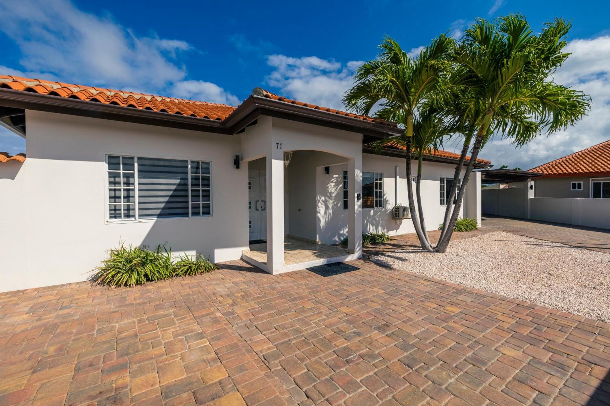 New Tropical Indulgence Sotto Del Sol 7br By Bocobay Villa