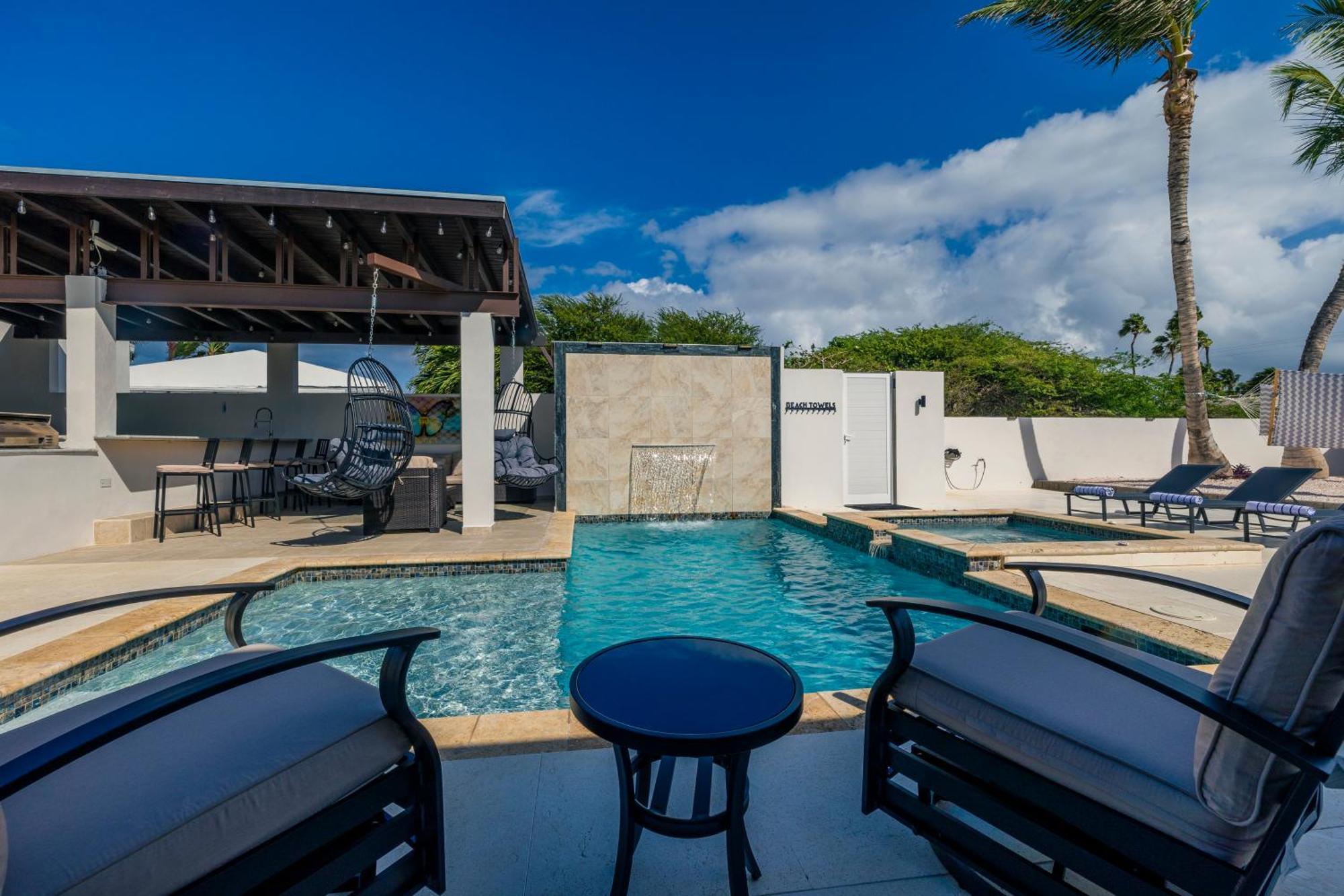 Villa New Tropical Indulgence Sotto Del Sol 7br By Bocobay