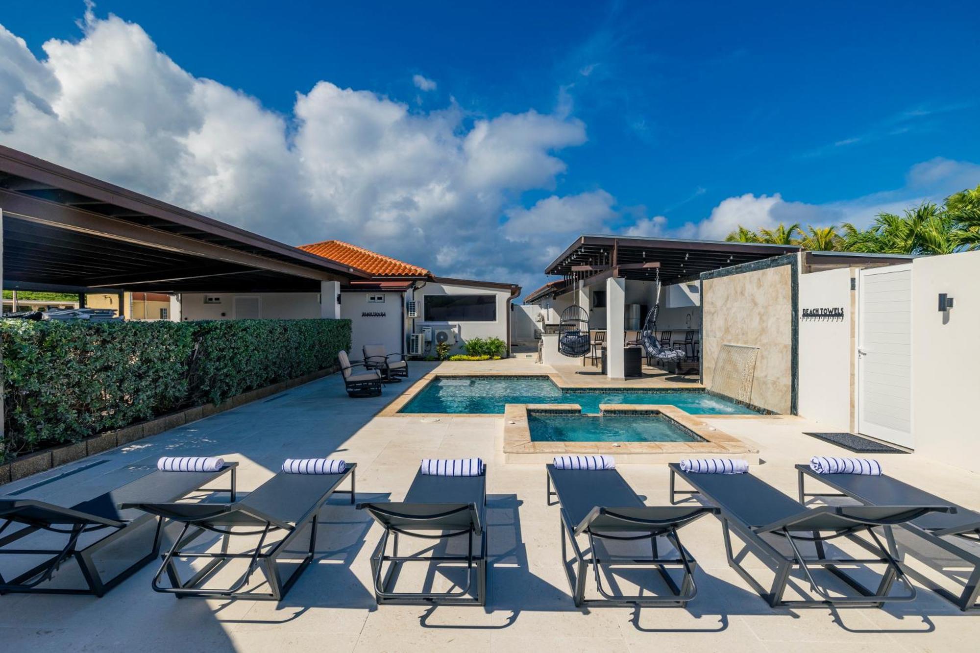 New Tropical Indulgence Sotto Del Sol 7br By Bocobay *