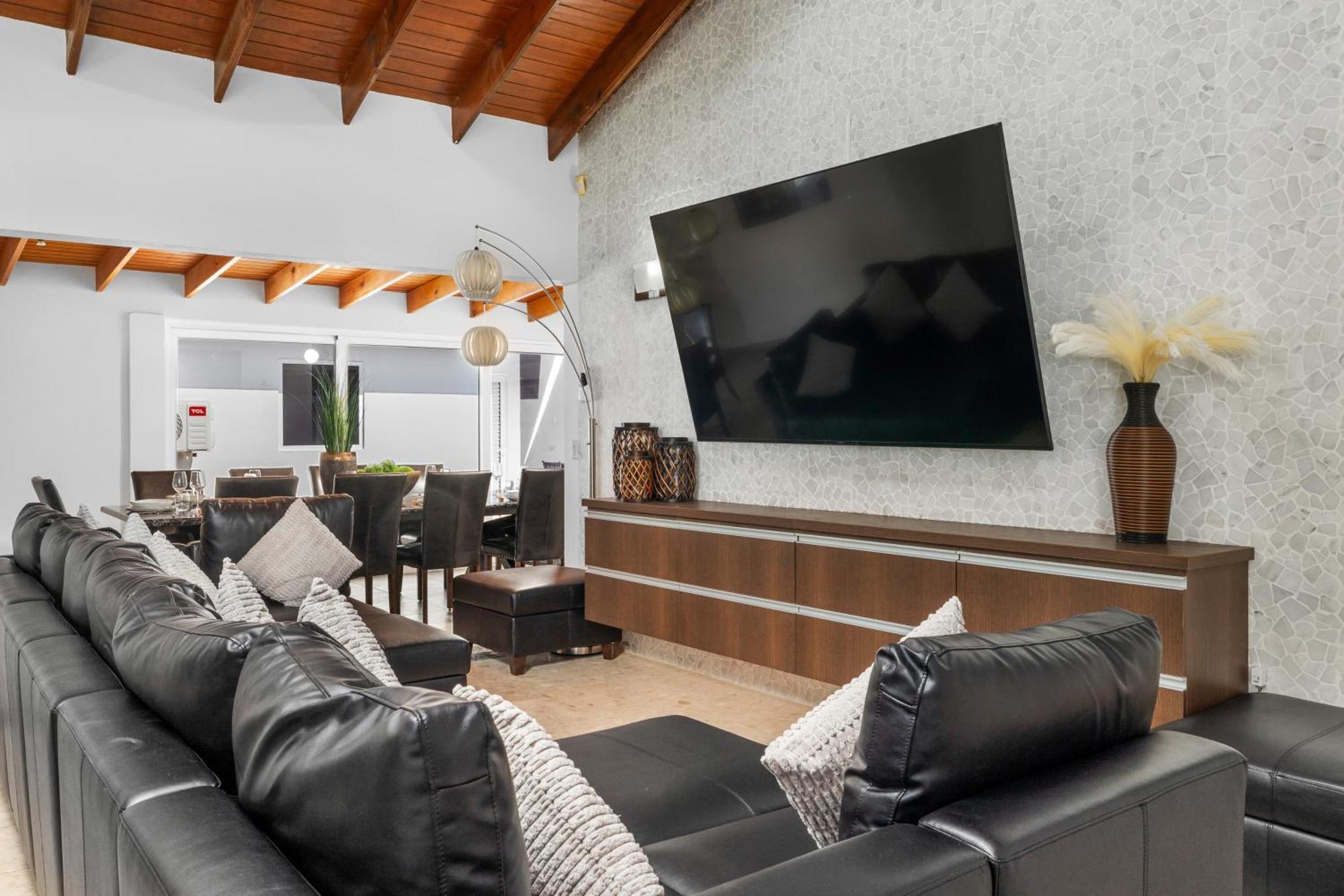 New Tropical Indulgence Sotto Del Sol 7br By Bocobay Villa Palm Beach