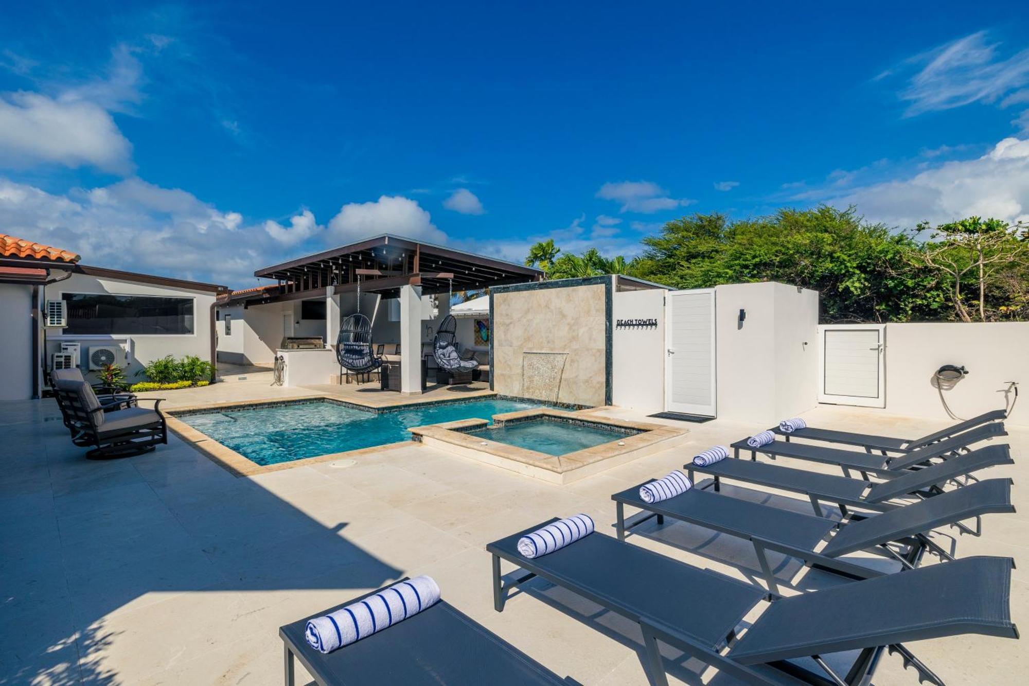 New Tropical Indulgence Sotto Del Sol 7br By Bocobay Villa