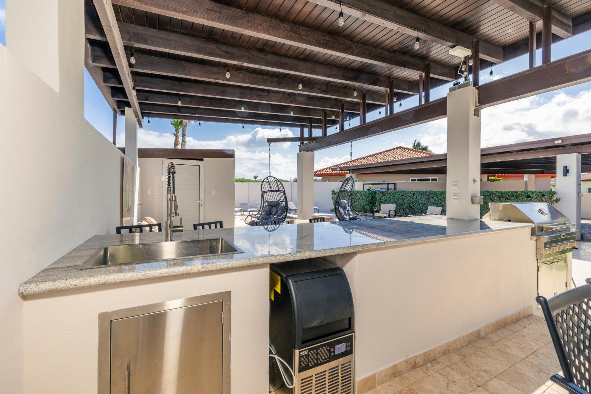New Tropical Indulgence Sotto Del Sol 7br By Bocobay Villa