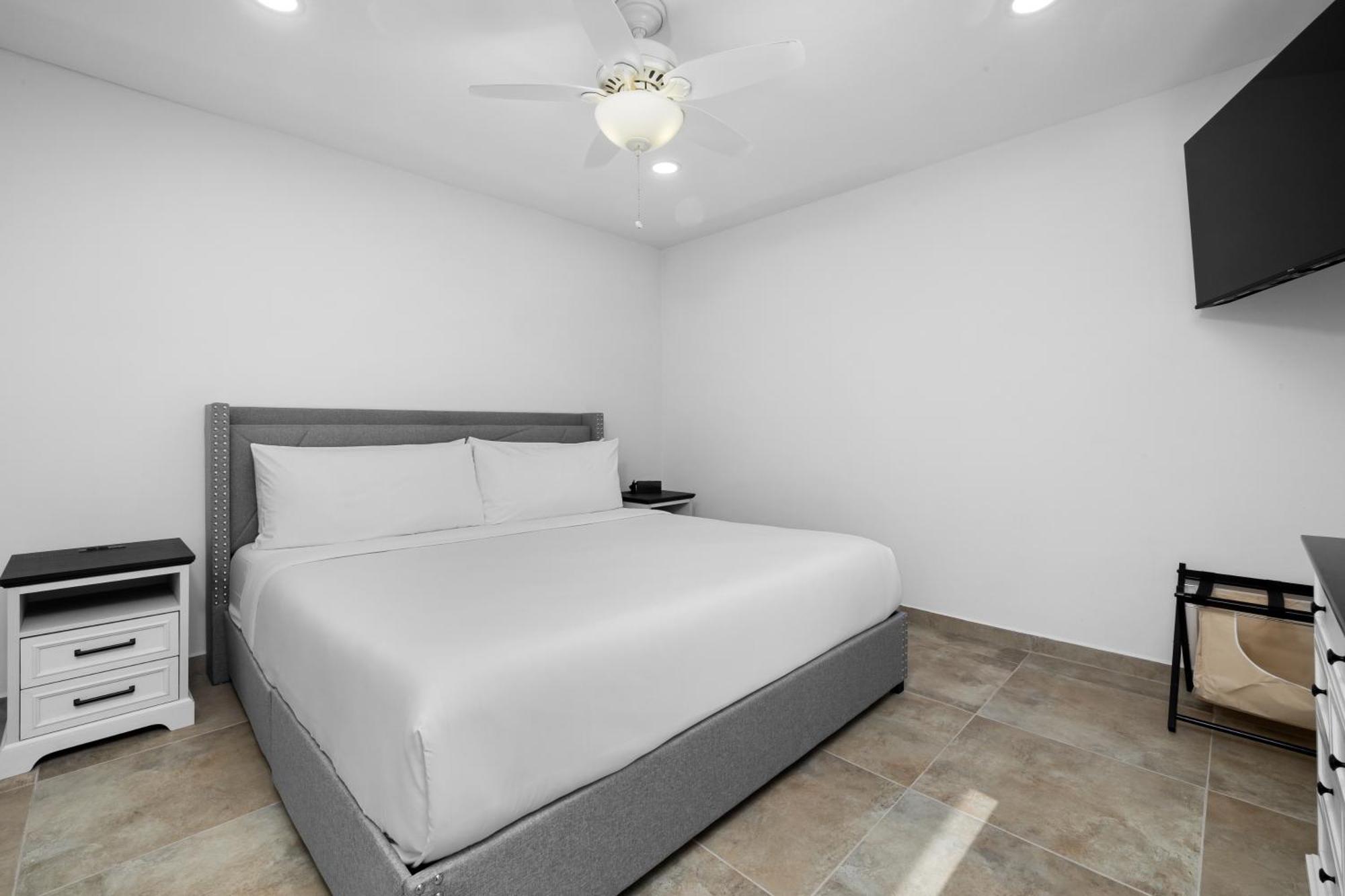 New Tropical Indulgence Sotto Del Sol 7br By Bocobay *