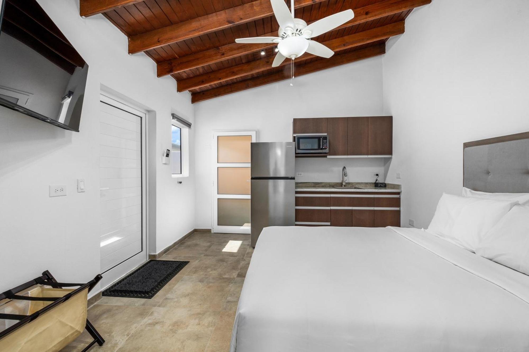 New Tropical Indulgence Sotto Del Sol 7br By Bocobay Palm Beach