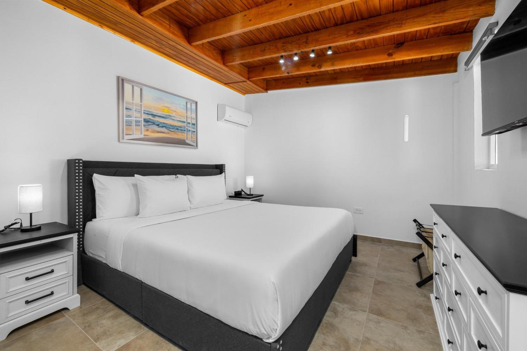 Villa New Tropical Indulgence Sotto Del Sol 7br By Bocobay