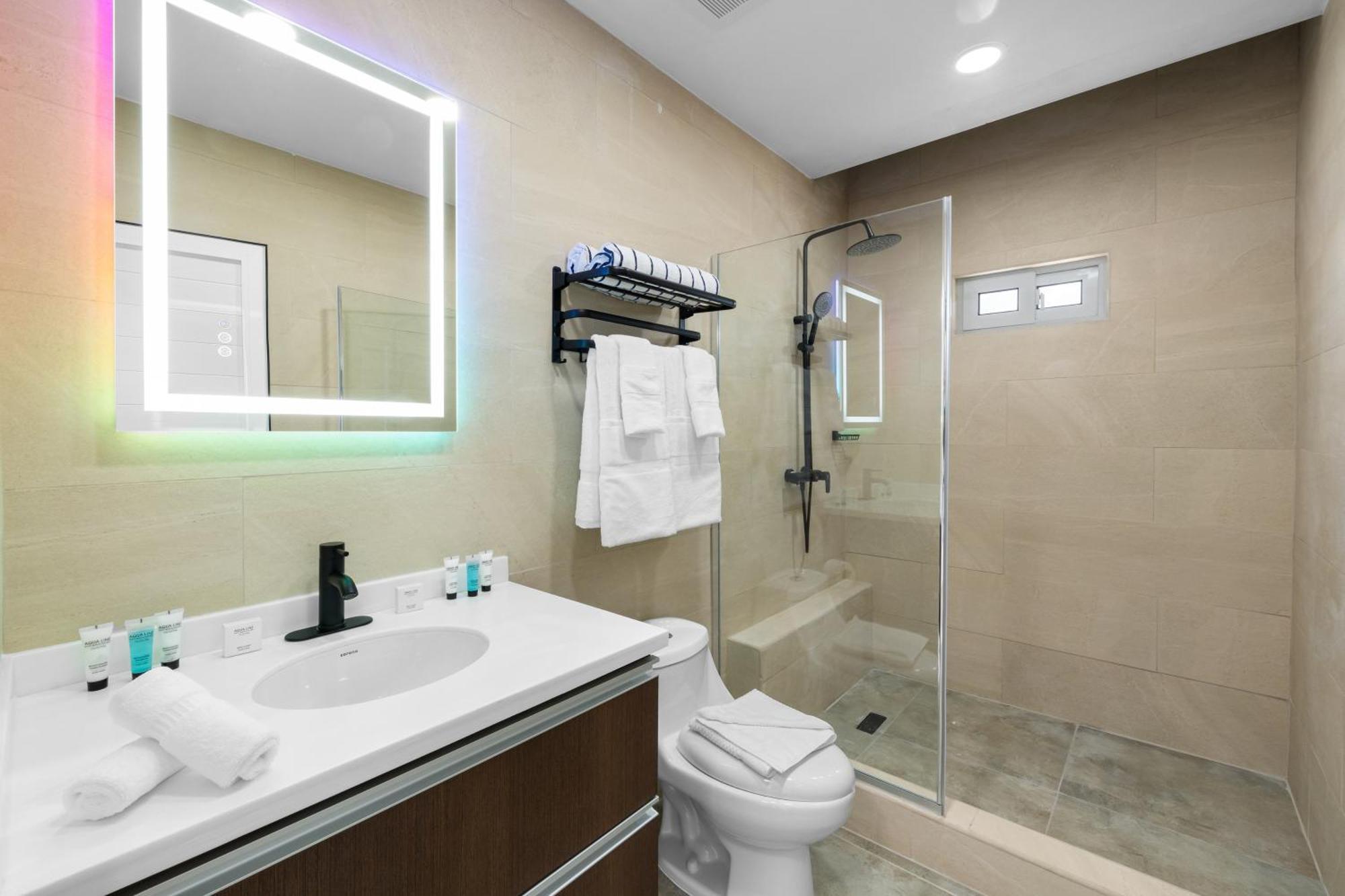 Villa New Tropical Indulgence Sotto Del Sol 7br By Bocobay
