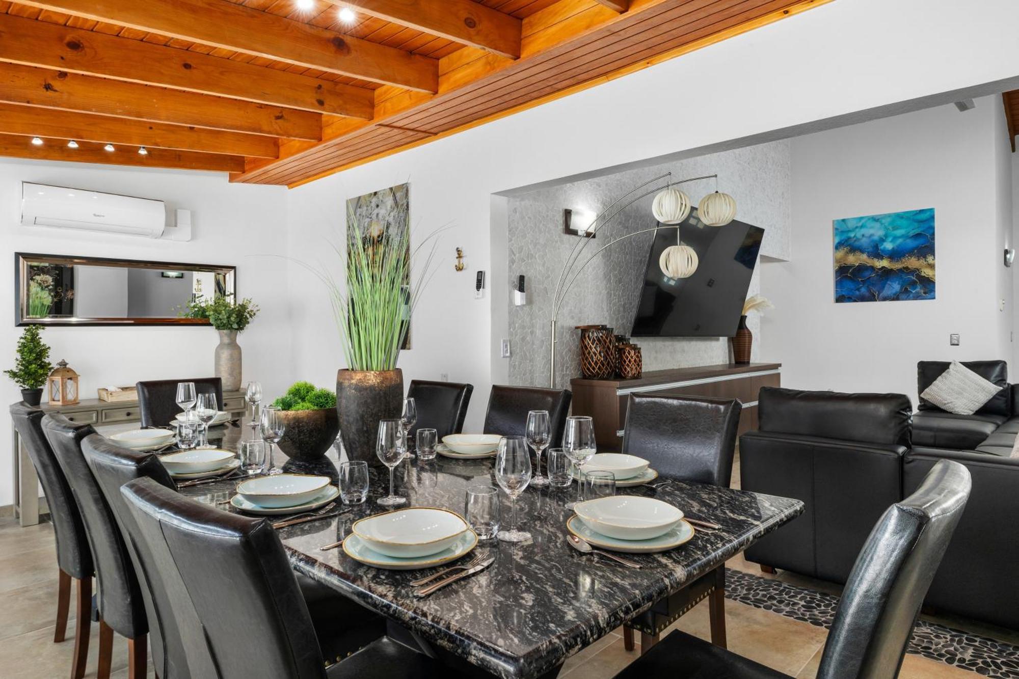 Villa New Tropical Indulgence Sotto Del Sol 7br By Bocobay *