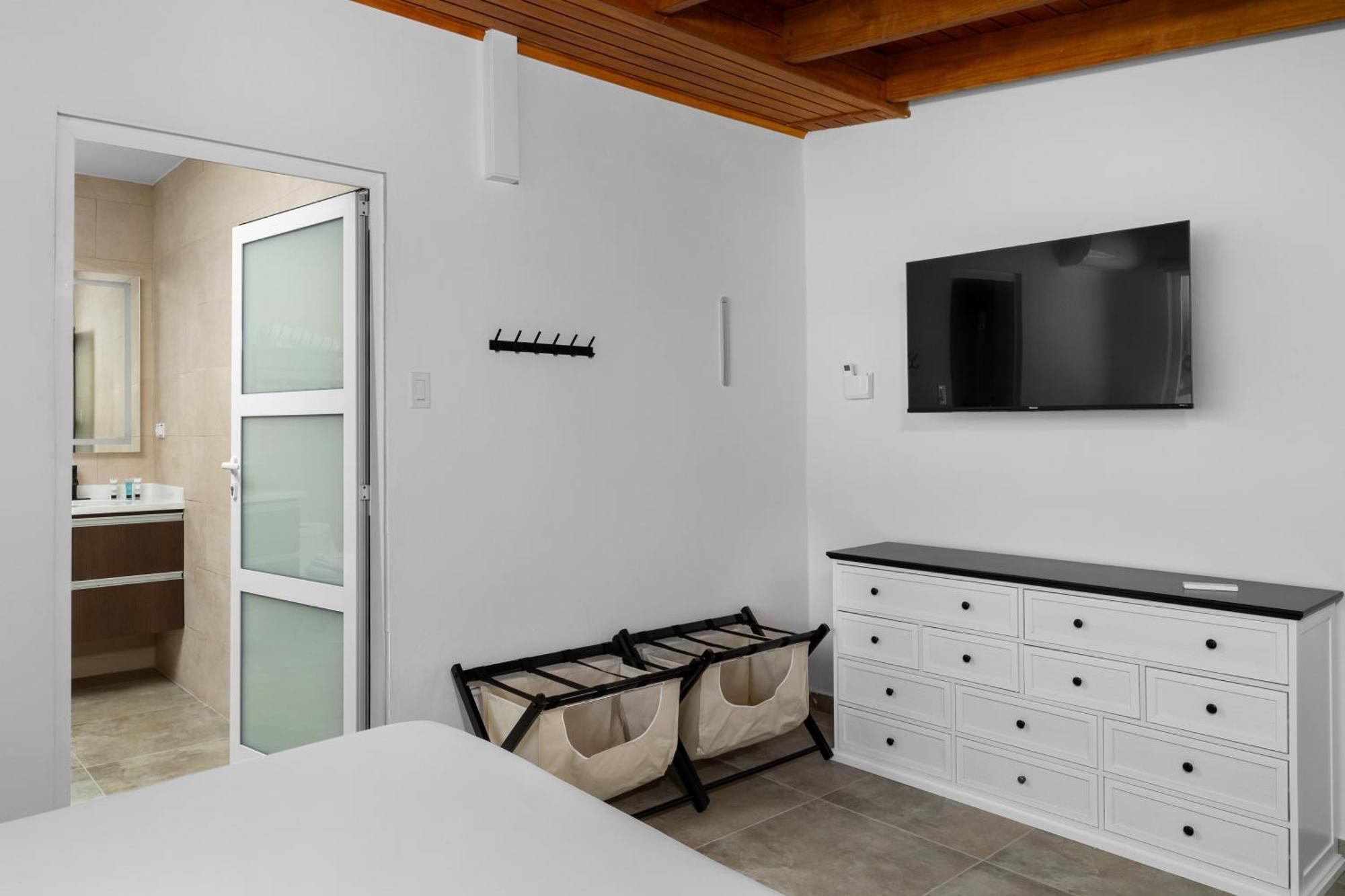 Villa New Tropical Indulgence Sotto Del Sol 7br By Bocobay Palm Beach