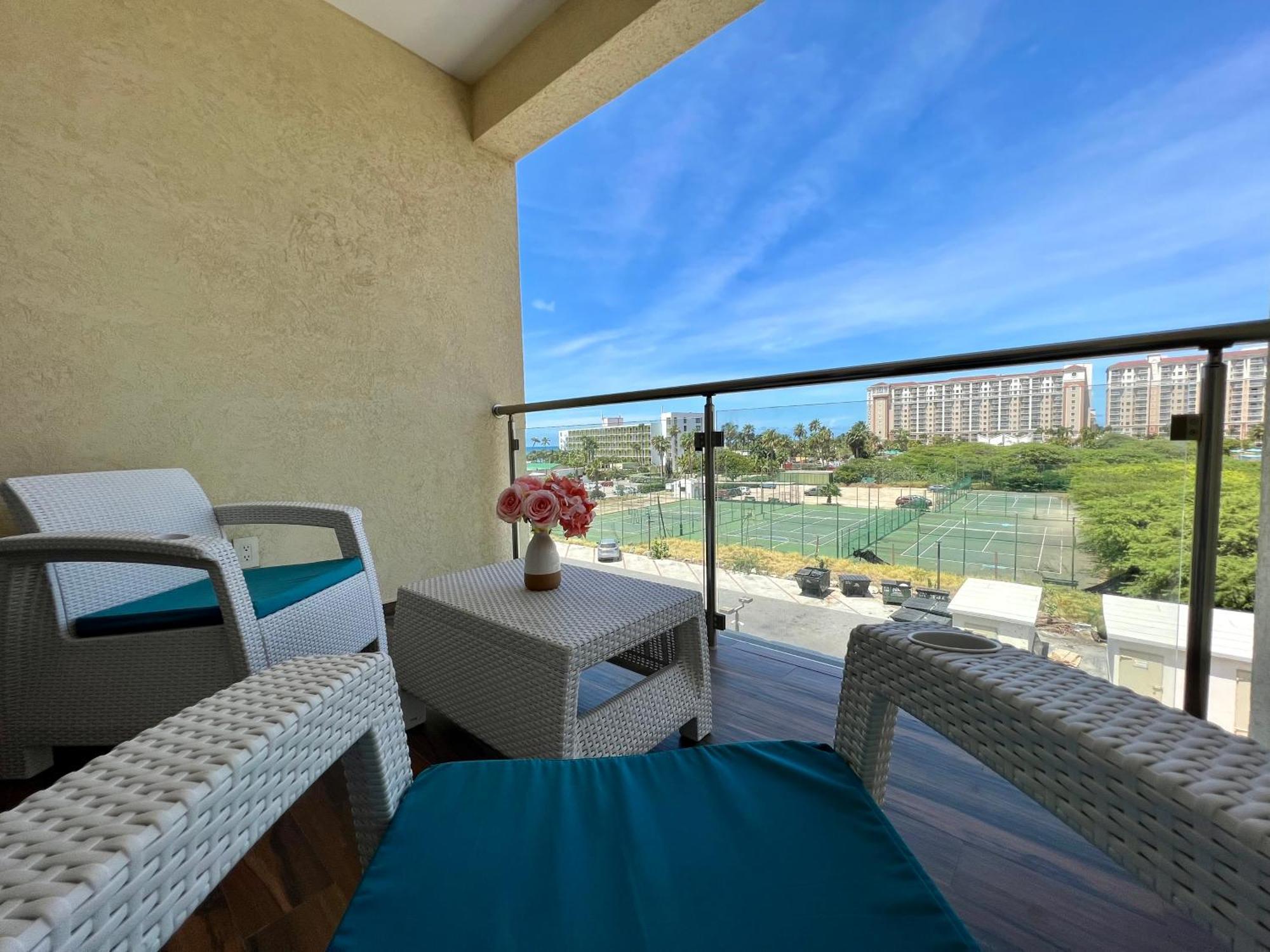 The Cove - Condo Hotel - Palm Beach Strip Palm Beach