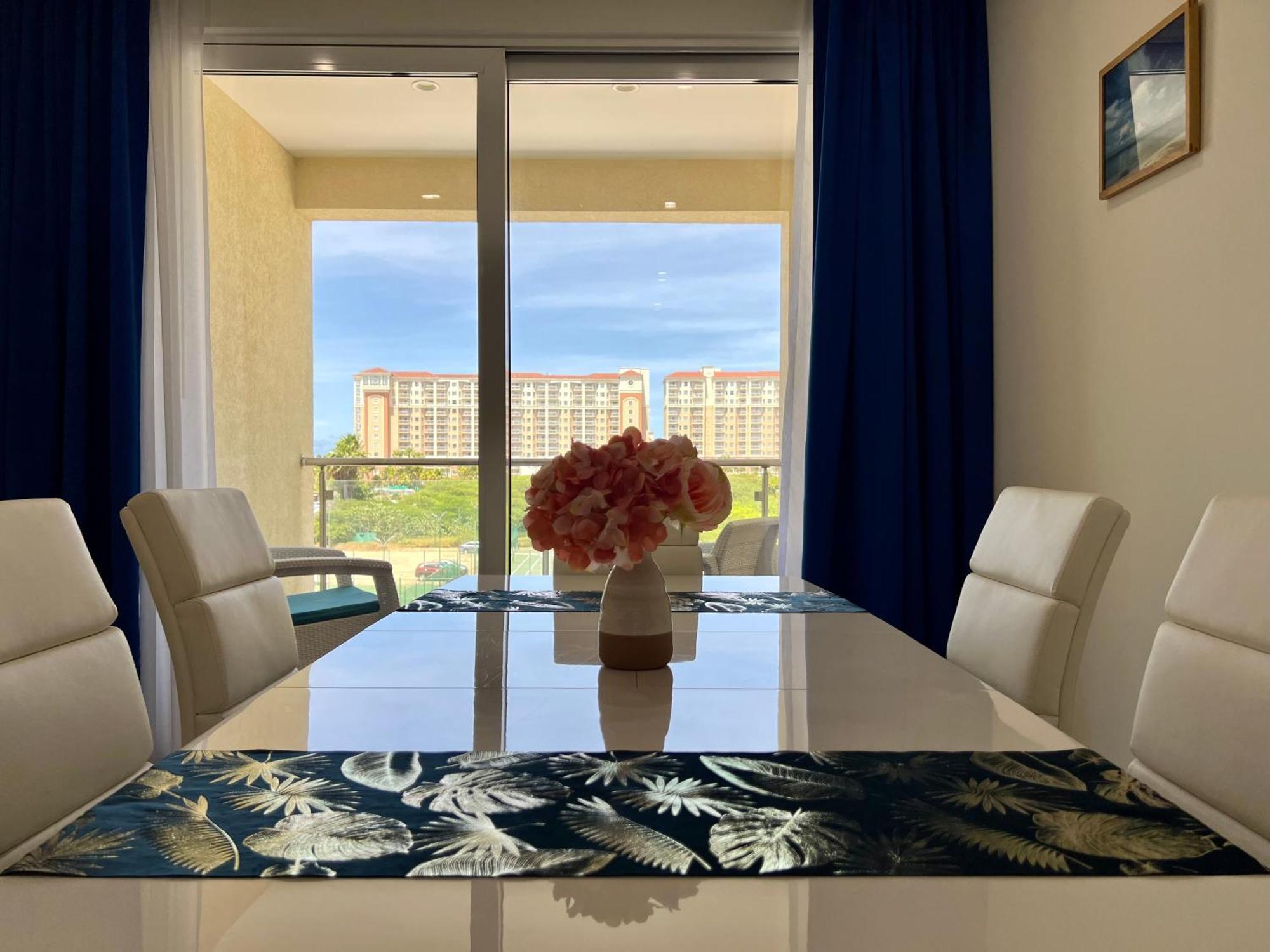 The Cove - Condo Hotel - Palm Beach Strip Aparthotel