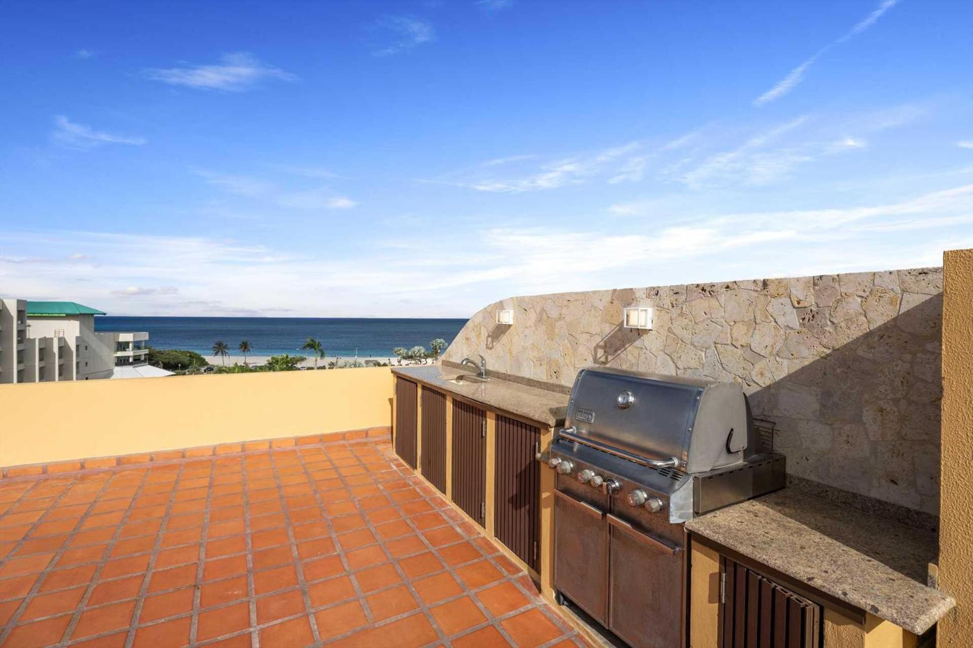 Beachfront - Amber Penthouse 2br - P512 Holiday home *