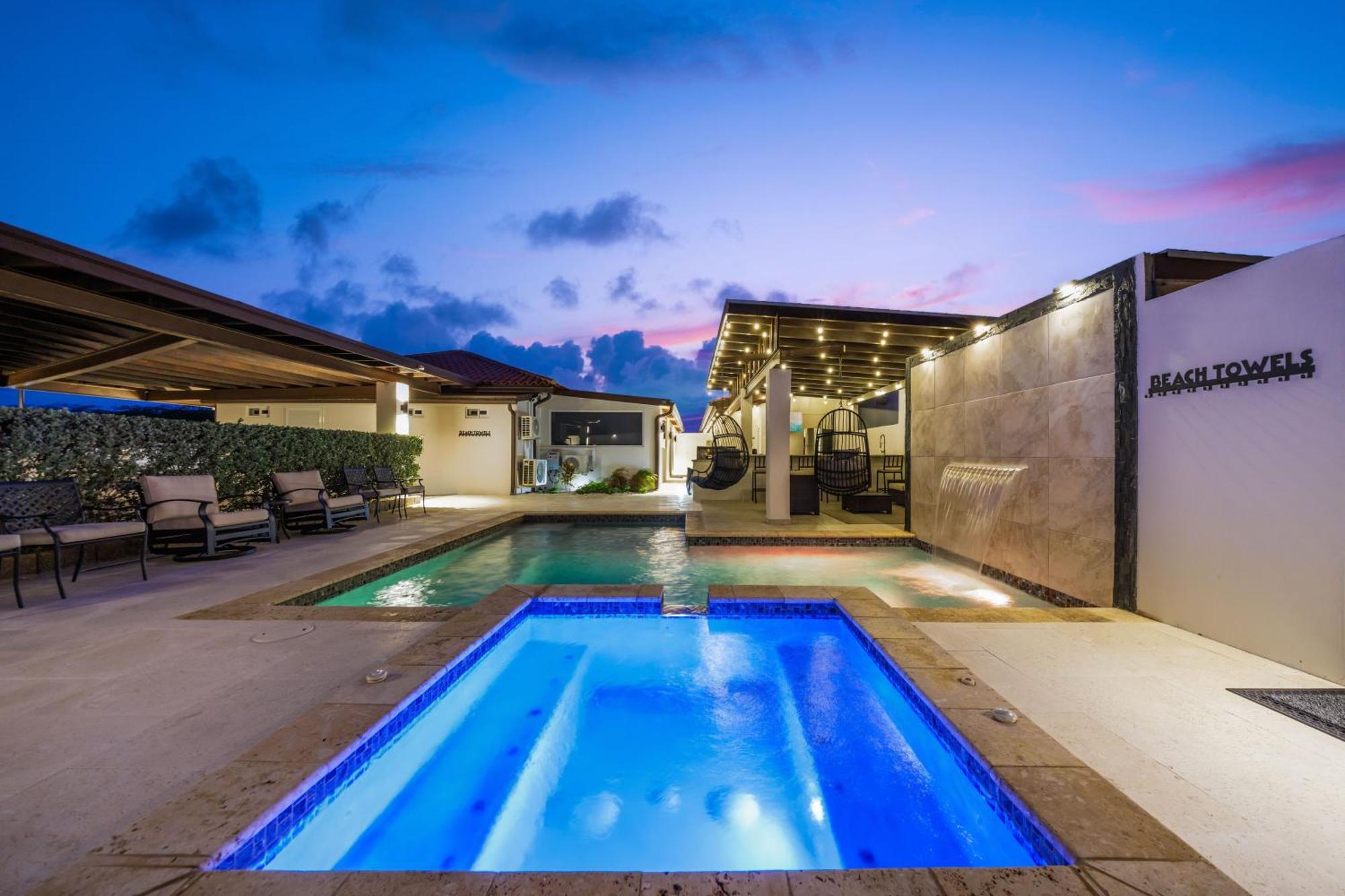 Villa New Tropical Indulgence Sotto Del Sol 7br By Bocobay